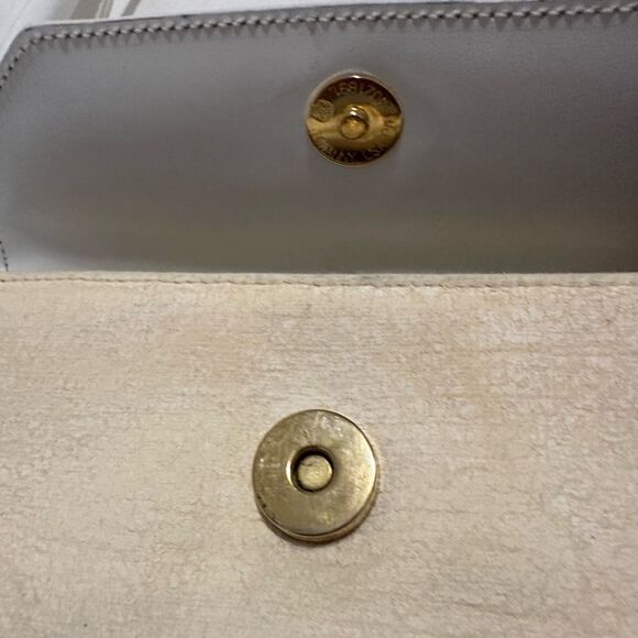 Gucci Cream Crossbody Mini Bag with Flap Closure - Picture 10 of 13